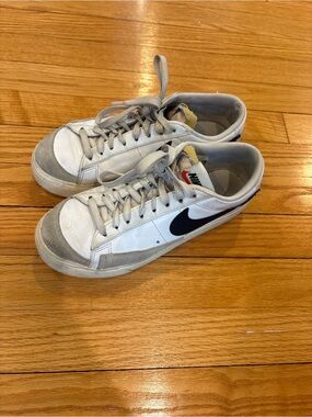 Nike Women's Low-Top Sneakers in White, Gray and Black